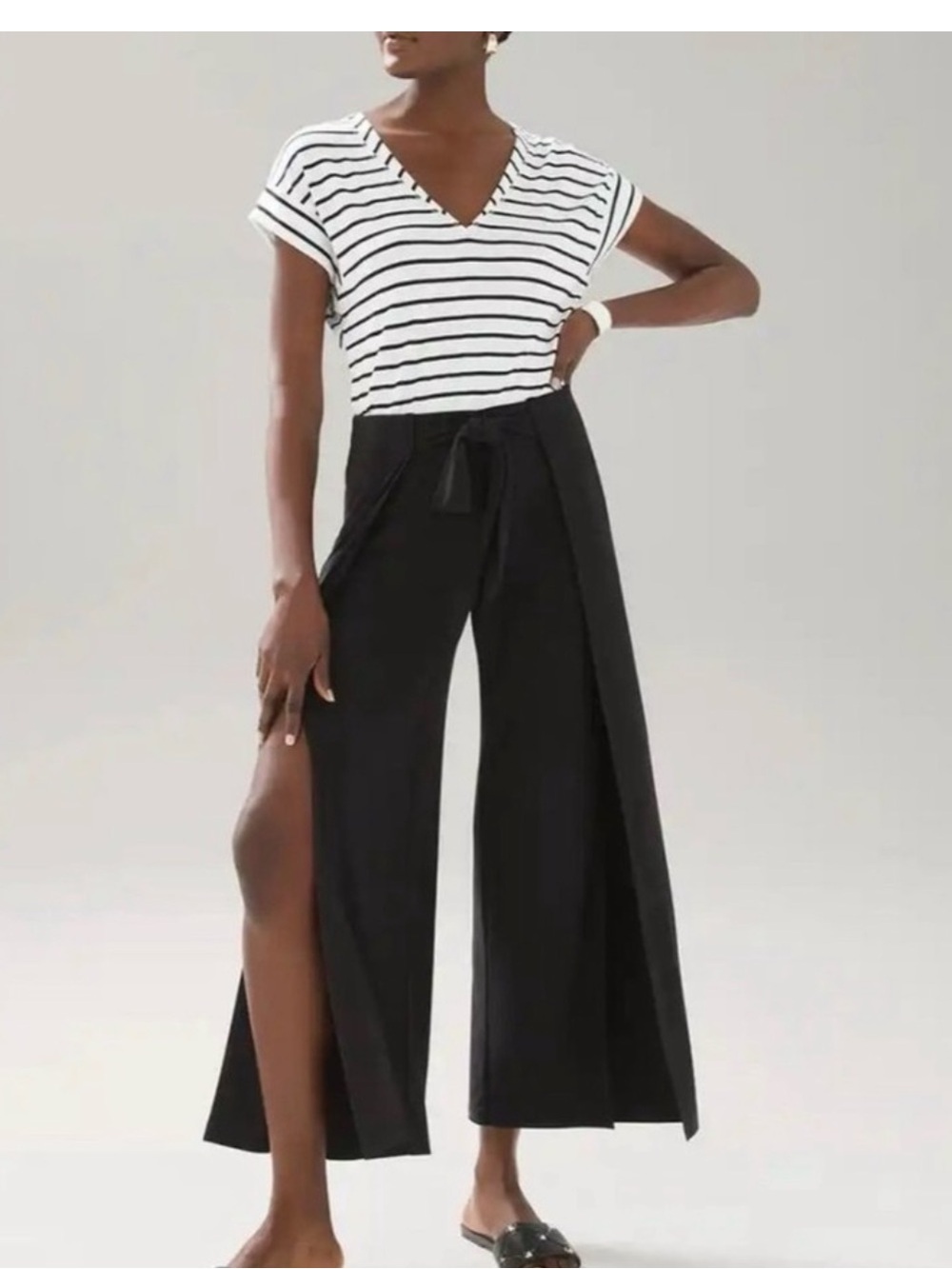 WHBM Black Wide-Leg Split Front wide leg crops - worn once-excellent shape.